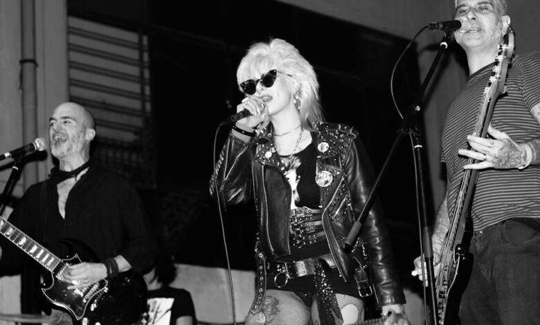 Kalashnikov collective ad un live - La scena punk romana - Rome's punk scene