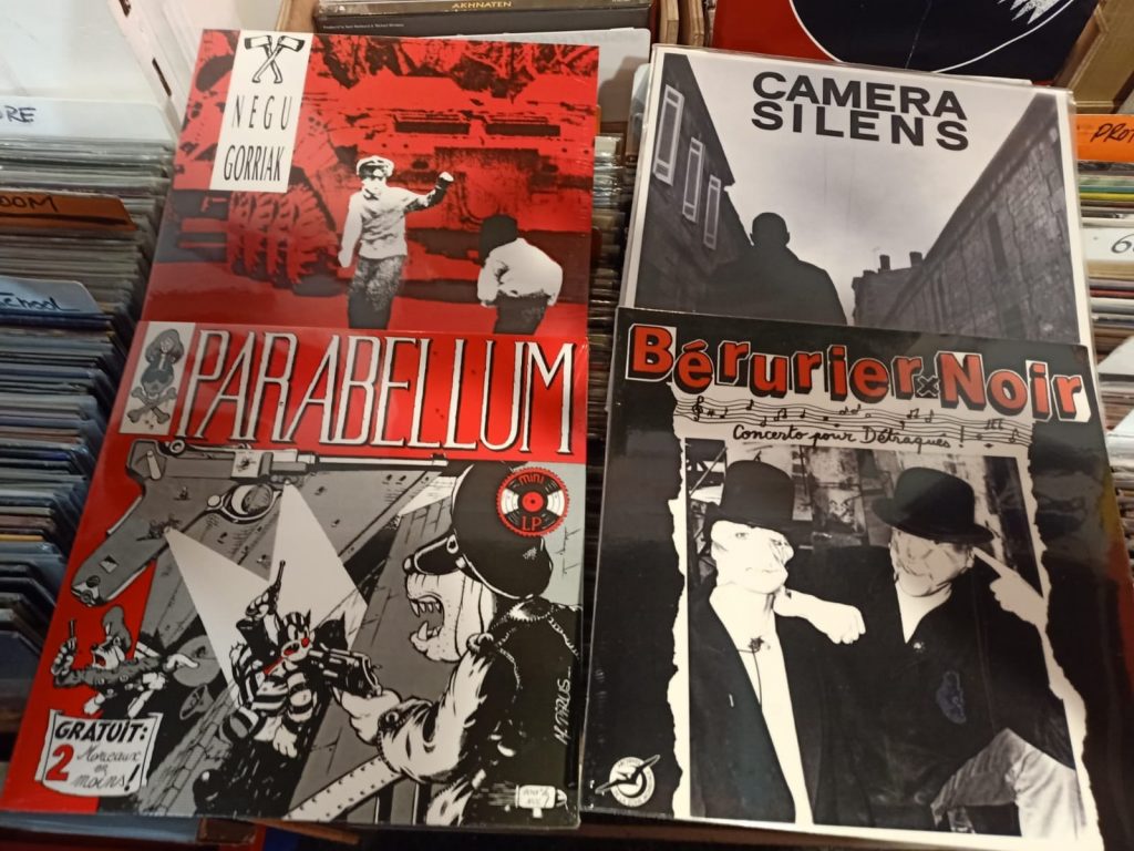 4 vinili in un negozio